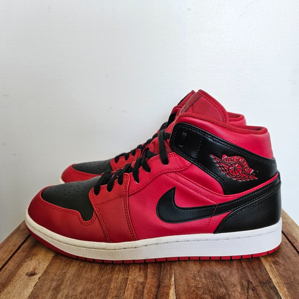 Nike Air Jordan 1 Mid Reverse Bred 2022 554724-660 Size 10.5